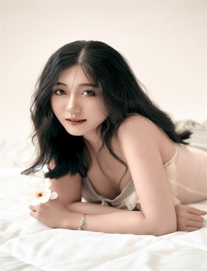 《世界首富的纨绔少爷》色彩运用解析：色调选择与情绪表达分析，收藏必备